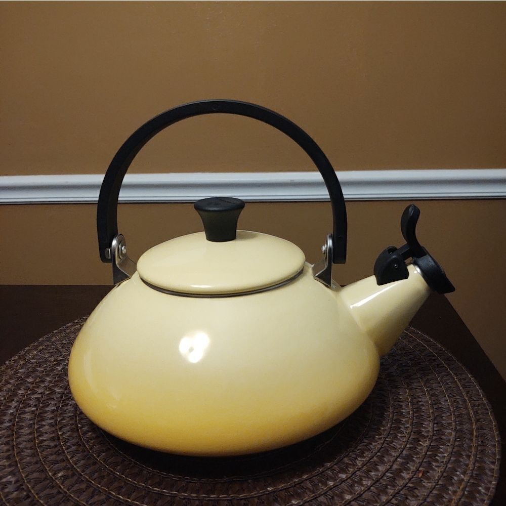 Le Creuset Whistling Zen kettle in Citrus Yellow